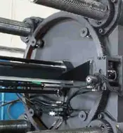 Innovative mold adjustment mechanism